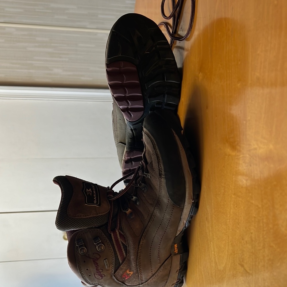 Women’s Garmont hiking boots. Vibrant sole. Insulated and waterproof.